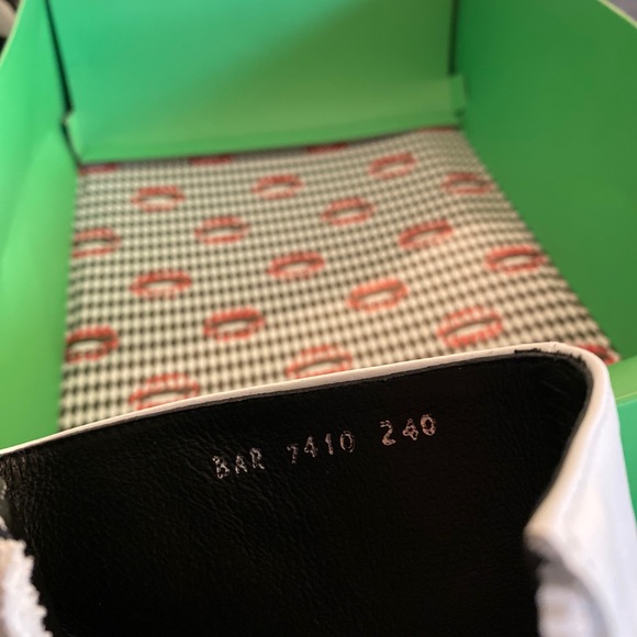 Brand new w/box Helena and Kristie White booties - Picture 11 of 14